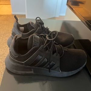 Black Adiddas Great condition size 6 in womens size 4 in youth
